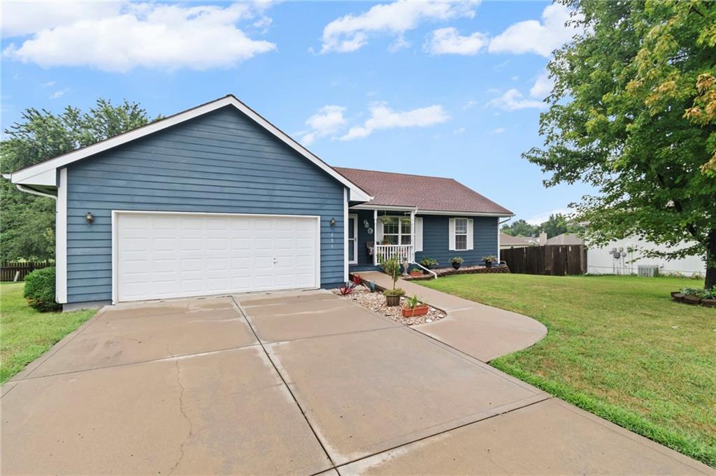 206 E 22nd Ter, Kearney, MO 64060