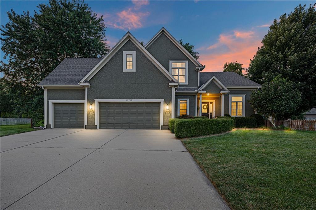 13708 Belinder St, Leawood, KS 66224