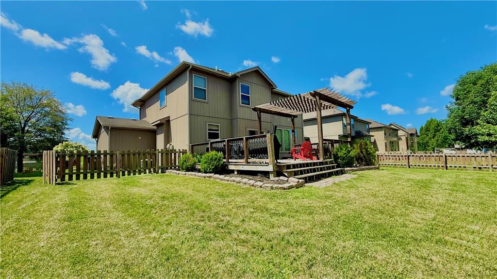 409 SW Webster Dr, Blue Springs, MO 64014