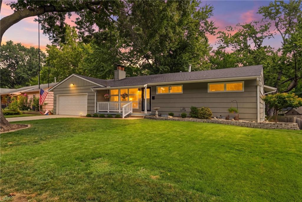 8025 Maple St, Prairie Village, KS 66208