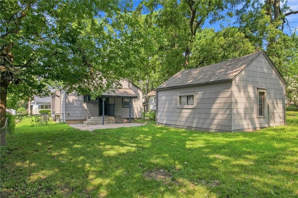 1125 S Dodgion Ave, Independence, MO 64050