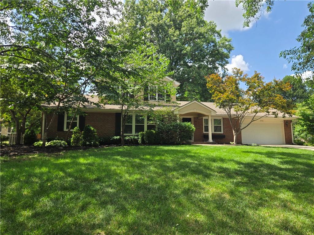 9536 Manor Rd, Leawood, KS 66206