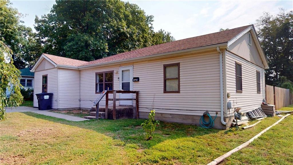 1418 N Cedar St, Nevada, MO 64772
