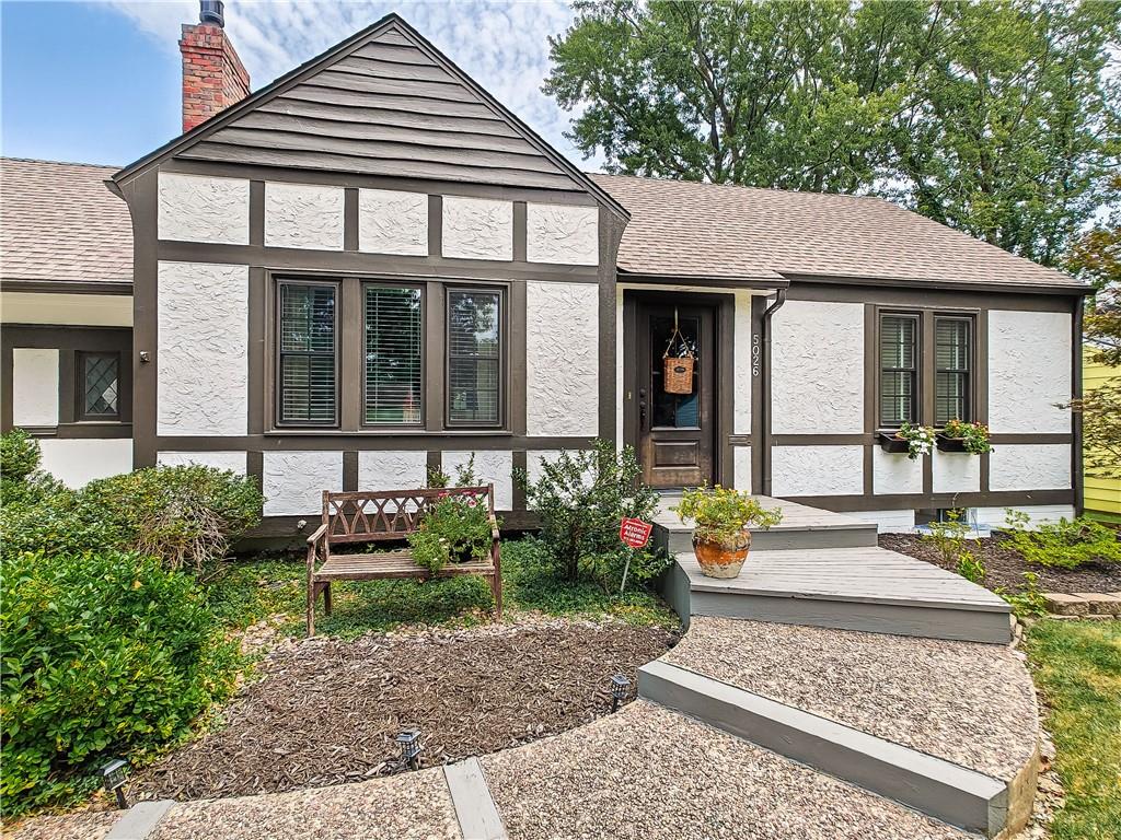 5026 W 72nd Ter, Prairie Village, KS 66208