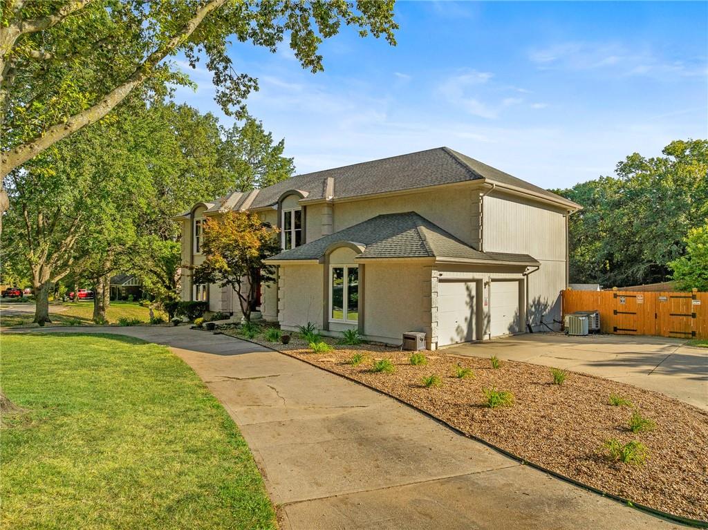4104 SW Hickory Ln, Blue Springs, MO 64015