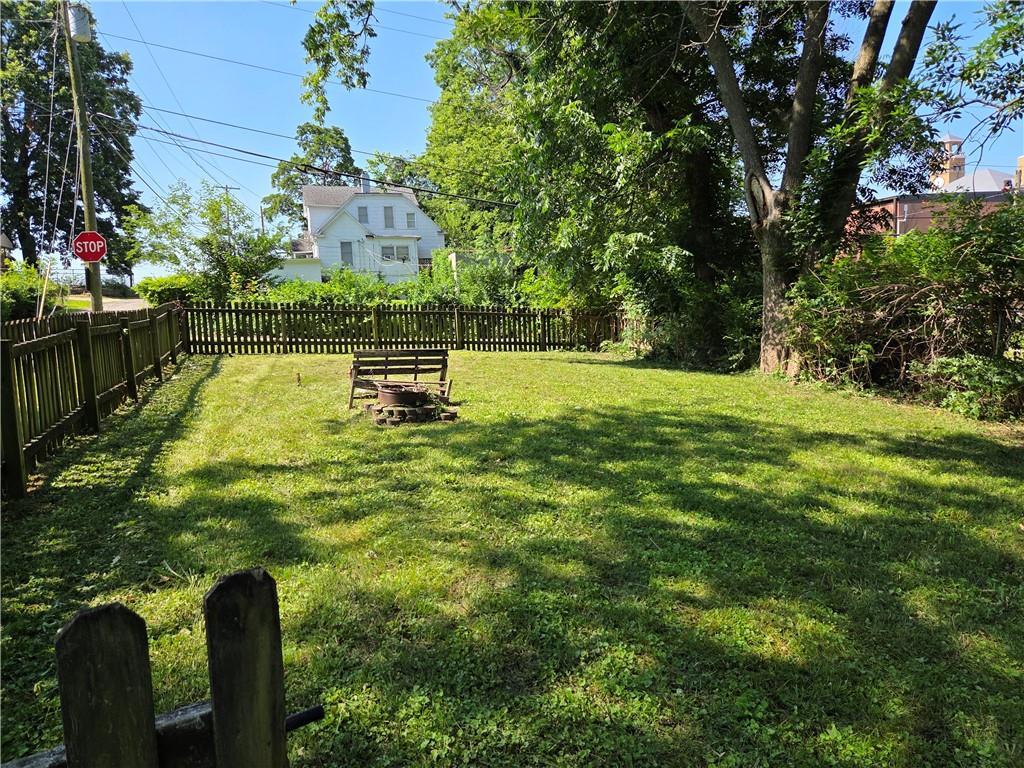 307 E Chestnut St, Harrisonville, MO 64701