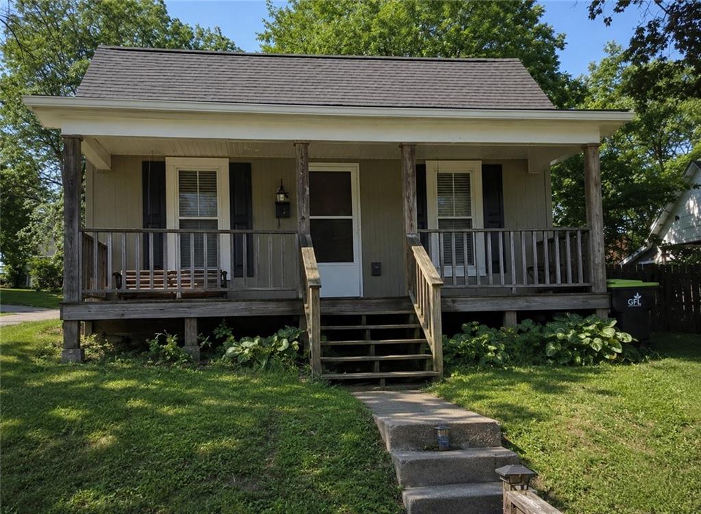 307 E Chestnut St, Harrisonville, MO 64701