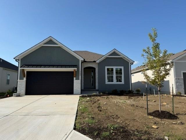 1152 SW Whitby Dr, Lee's Summit, MO 64083