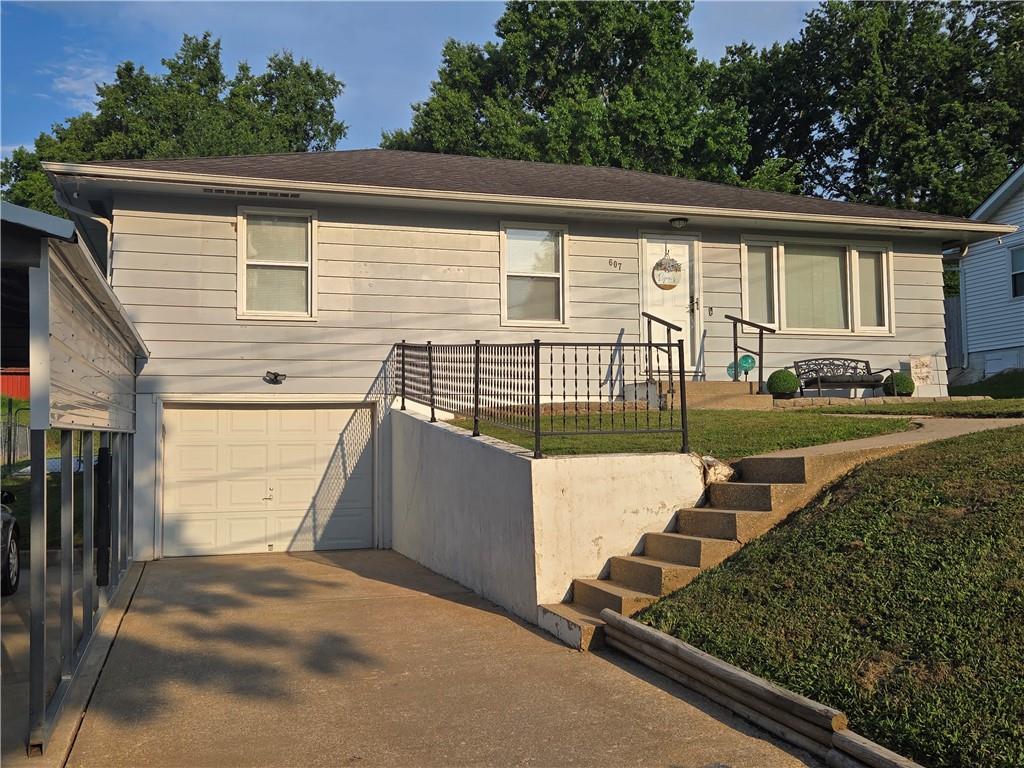 607 May St, Wellington, MO 64097