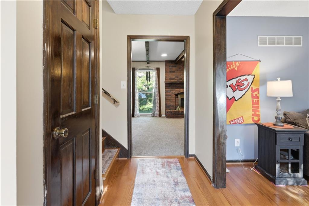 1605 SW 21st St, Blue Springs, MO 64015