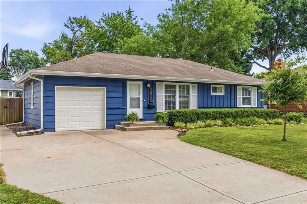7321 Robinson St, Overland Park, KS 66204
