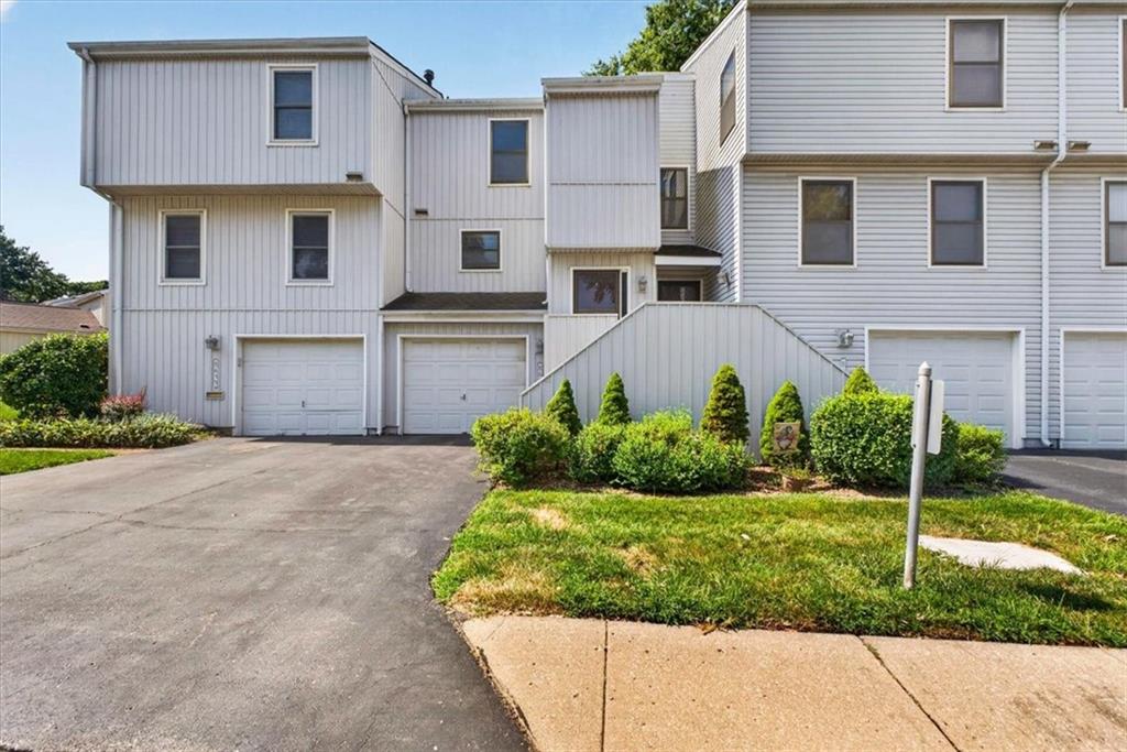 8645 W 108th Pl, Overland Park, KS 66210