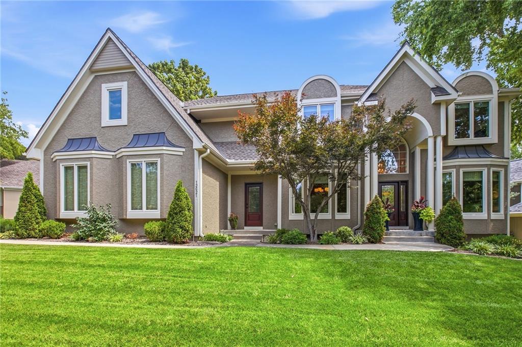 12621 Ballentine St, Overland Park, KS 66213