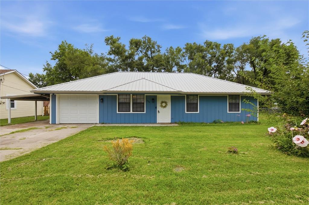 304 E 2nd St, Lawson, MO 64062
