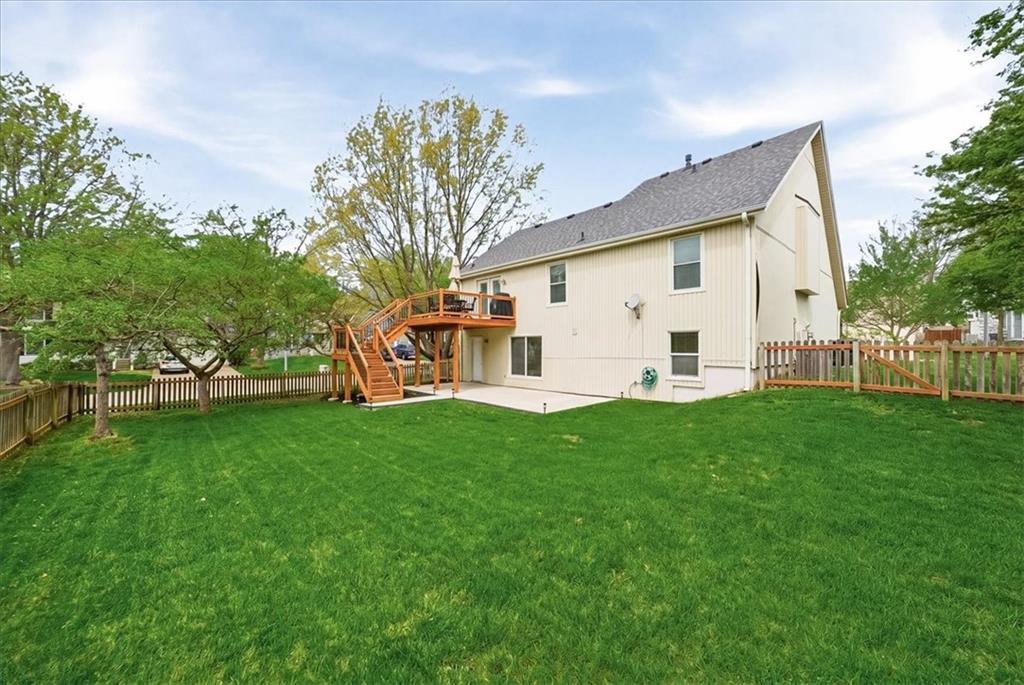 12502 S Alcan Cir, Olathe, KS 66062