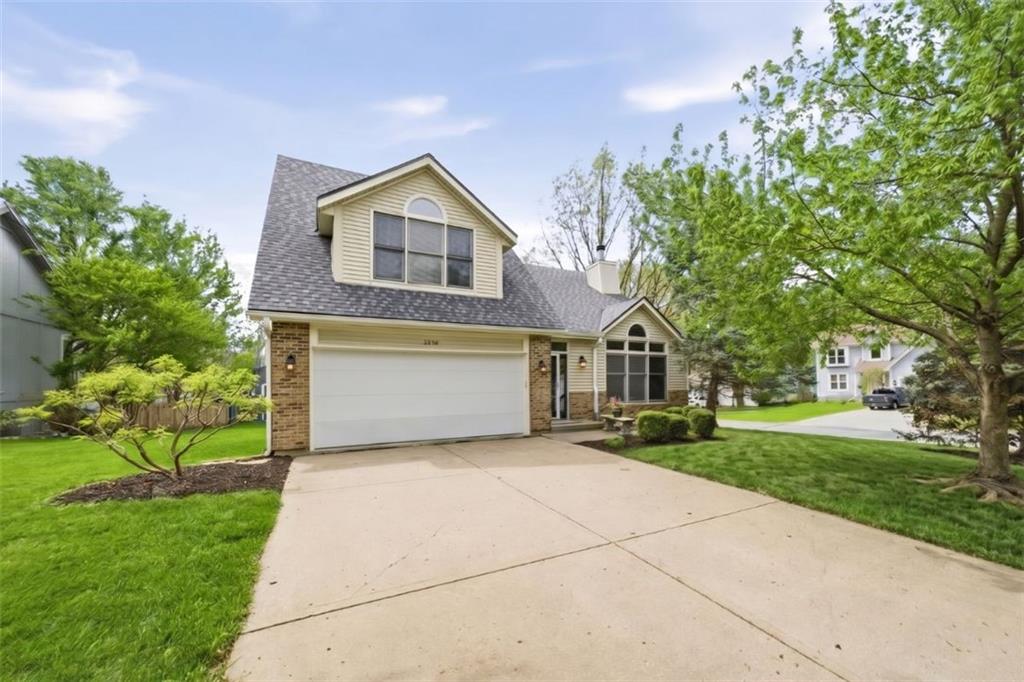 12502 S Alcan Cir, Olathe, KS 66062