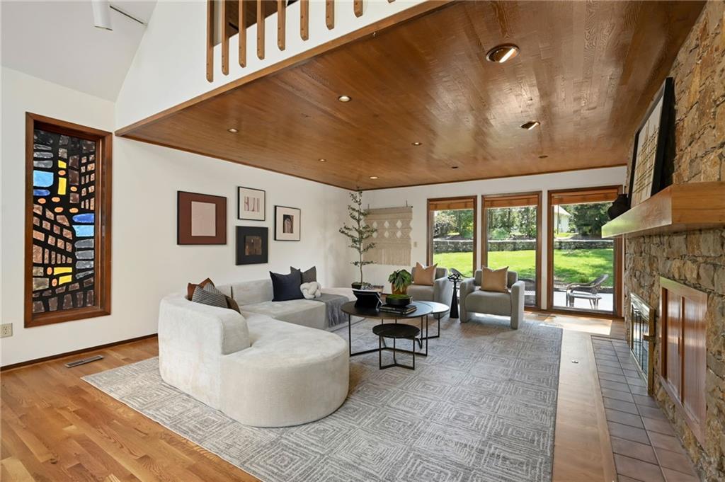 9964 Hemlock Dr, Overland Park, KS 66212