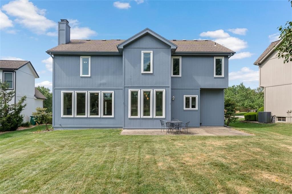 8618 W 127th Ter, Overland Park, KS 66213