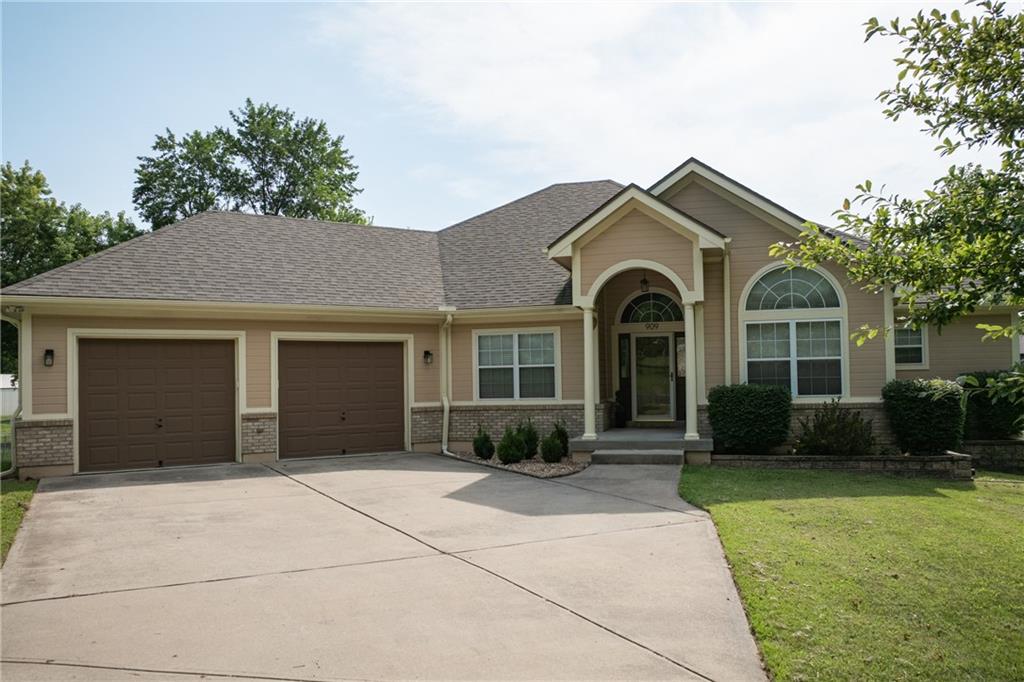909 S Ann St, Independence, MO 64056
