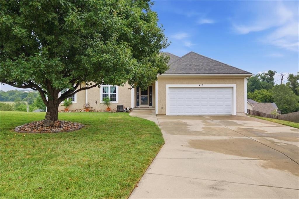 413 Hillbrook Ct, Lansing, KS 66043