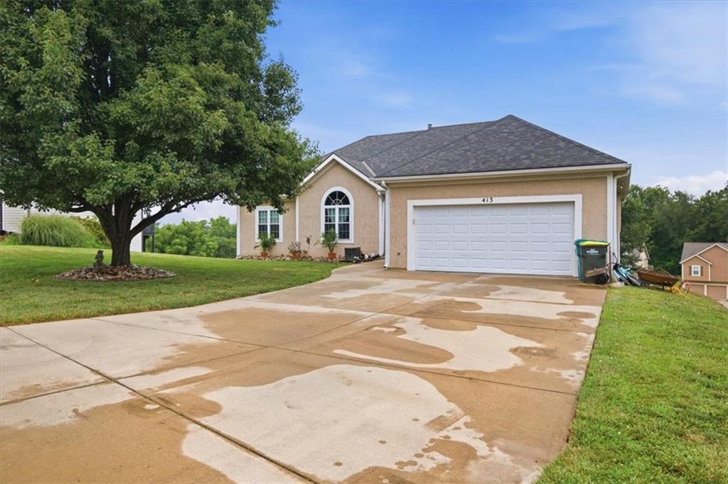 413 Hillbrook Ct, Lansing, KS 66043