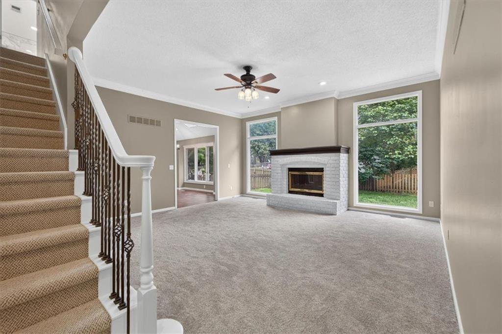 4132 SW Leeward Dr, Lee's Summit, MO 64082
