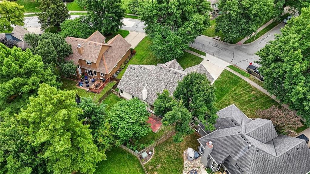 4132 SW Leeward Dr, Lee's Summit, MO 64082