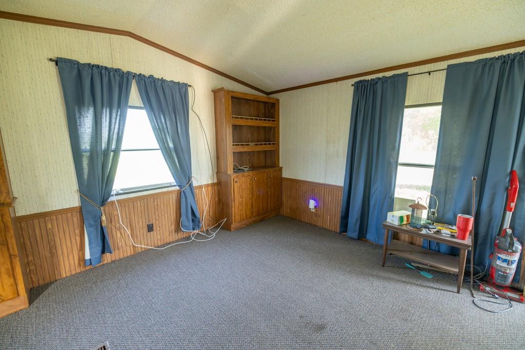S Famuliner Rd, Garden City, MO 64747