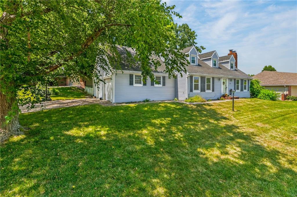 602 Greenbriar Ter, St Joseph, MO 64506