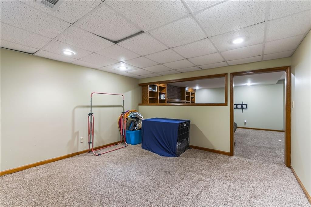602 Greenbriar Ter, St Joseph, MO 64506