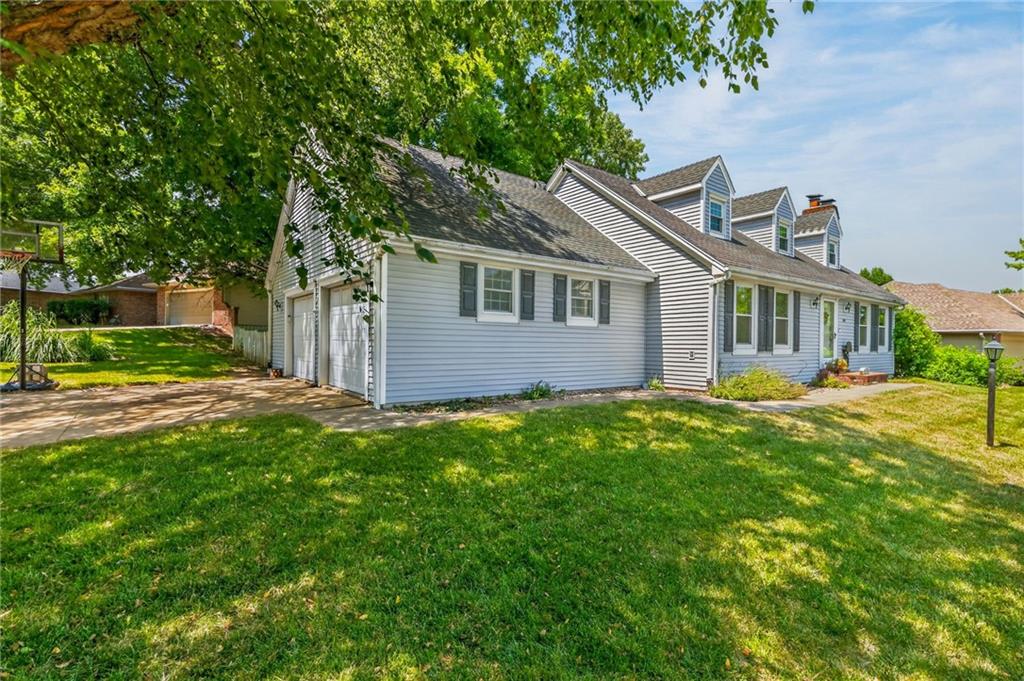 602 Greenbriar Ter, St Joseph, MO 64506