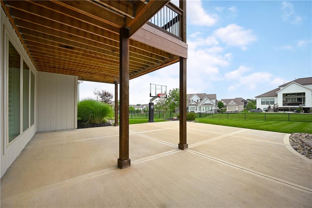 3045 NW Thoreau Ln, Lee's Summit, MO 64081