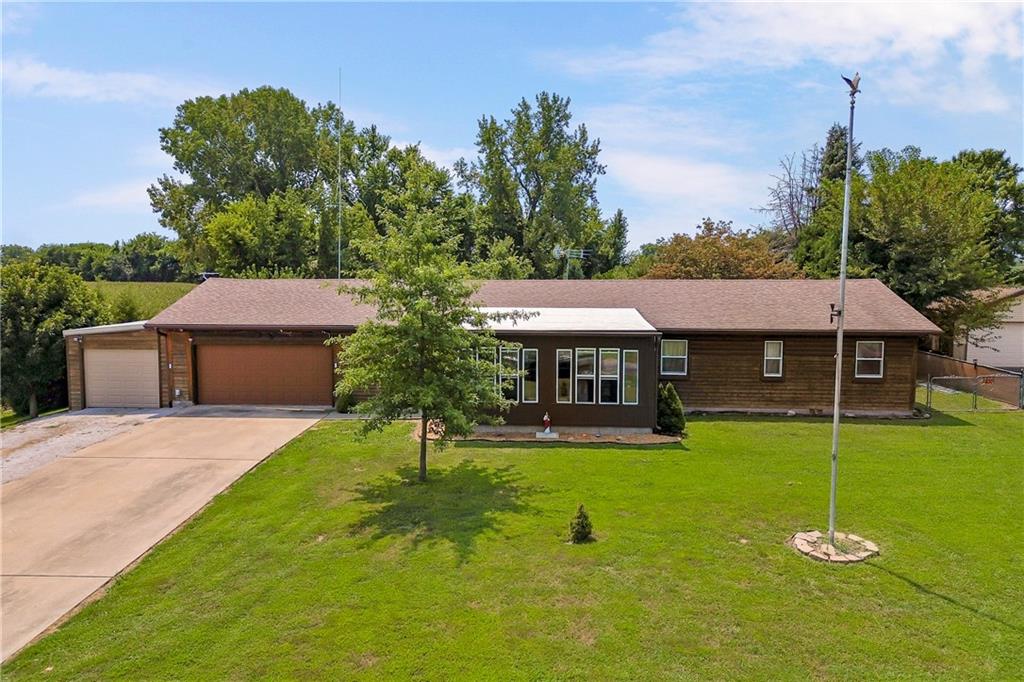 12086 Mike Rd, Lexington, MO 64067