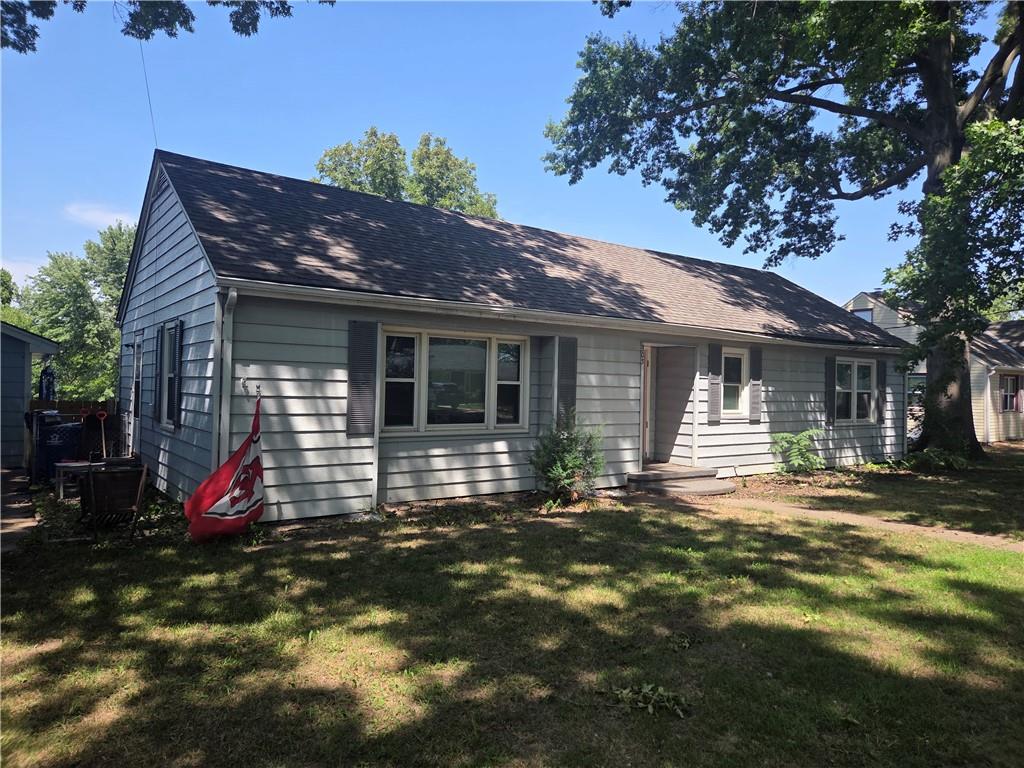 305 E Orchard St, Odessa, MO 64076