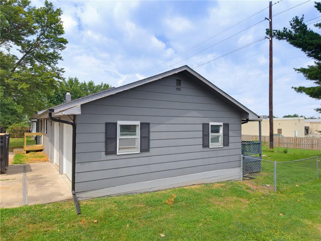 2700 Meadowlark Ln, Trenton, MO 64683