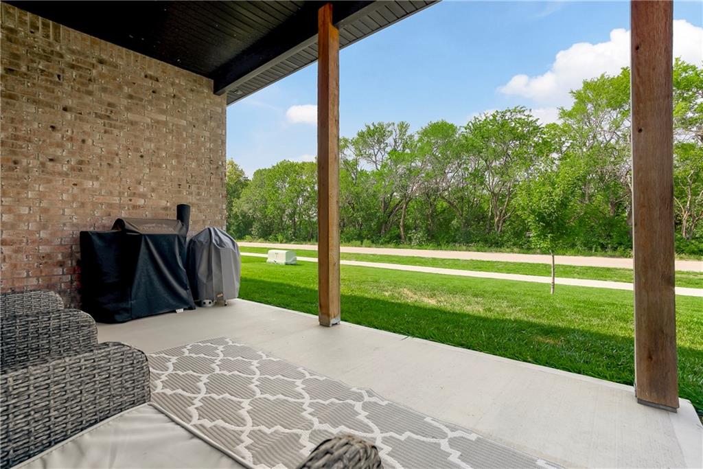 24402 W 75th Ter, Shawnee, KS 66227