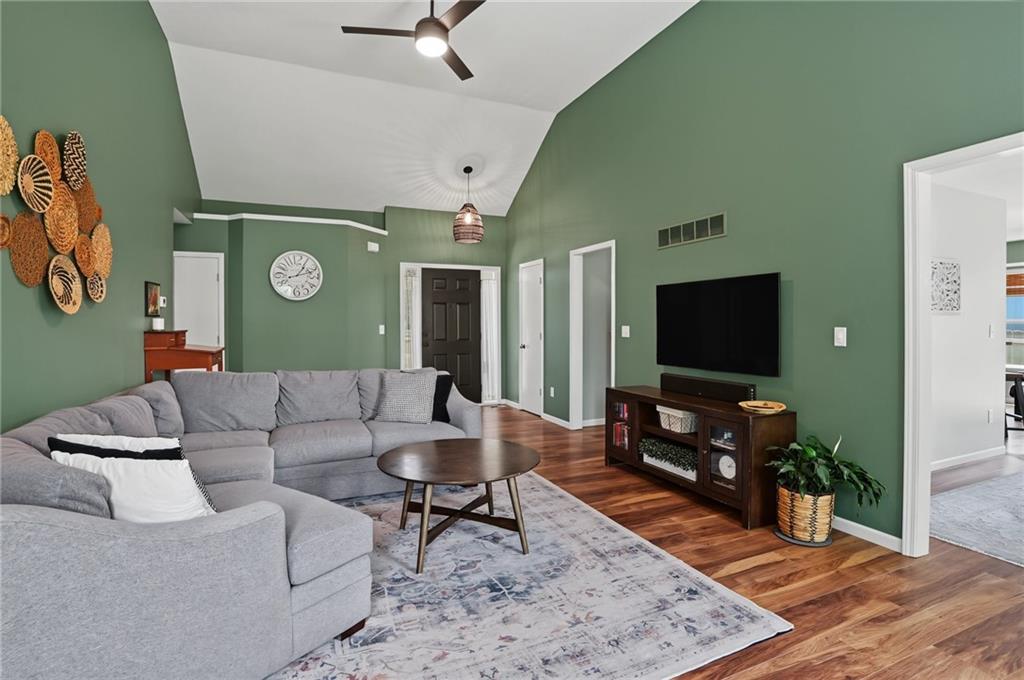 829 E 12th St, Eudora, KS 66025
