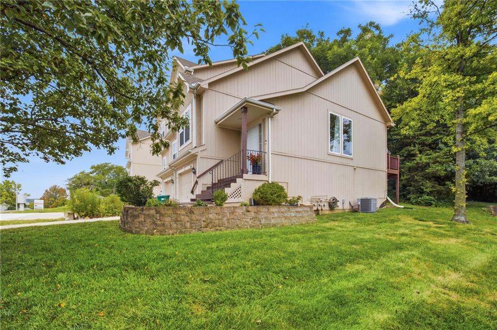 13744 Grove Ave, Bonner Springs, KS 66012