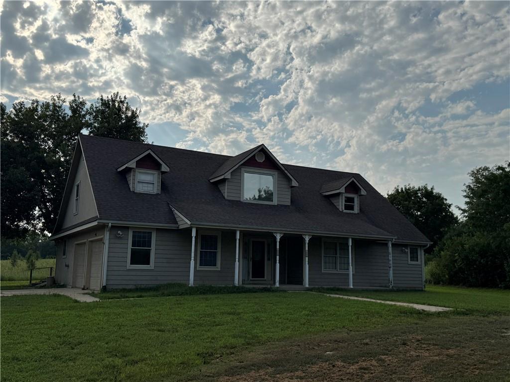 15833 206th St, Tonganoxie, KS 66086
