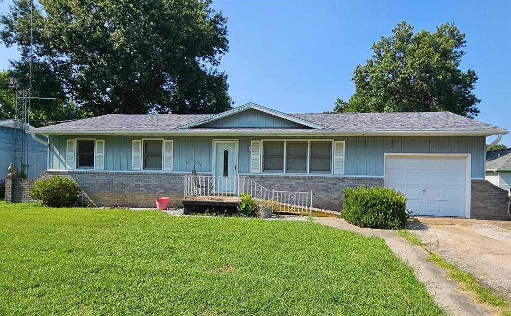 708 E Orange St, Girard, KS 66743