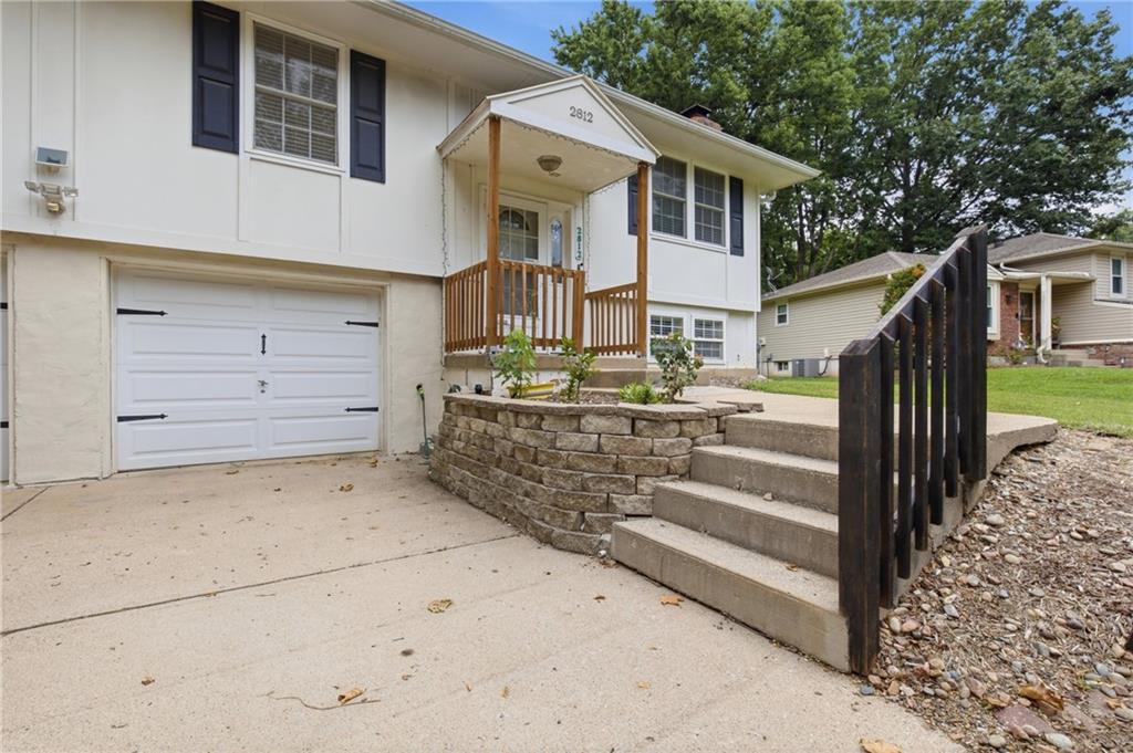 2812 SW 3rd St Ter, Blue Springs, MO 64014