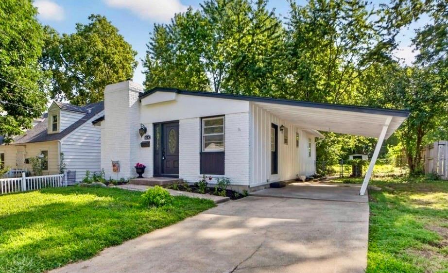1217 S Osage St, Independence, MO 64055