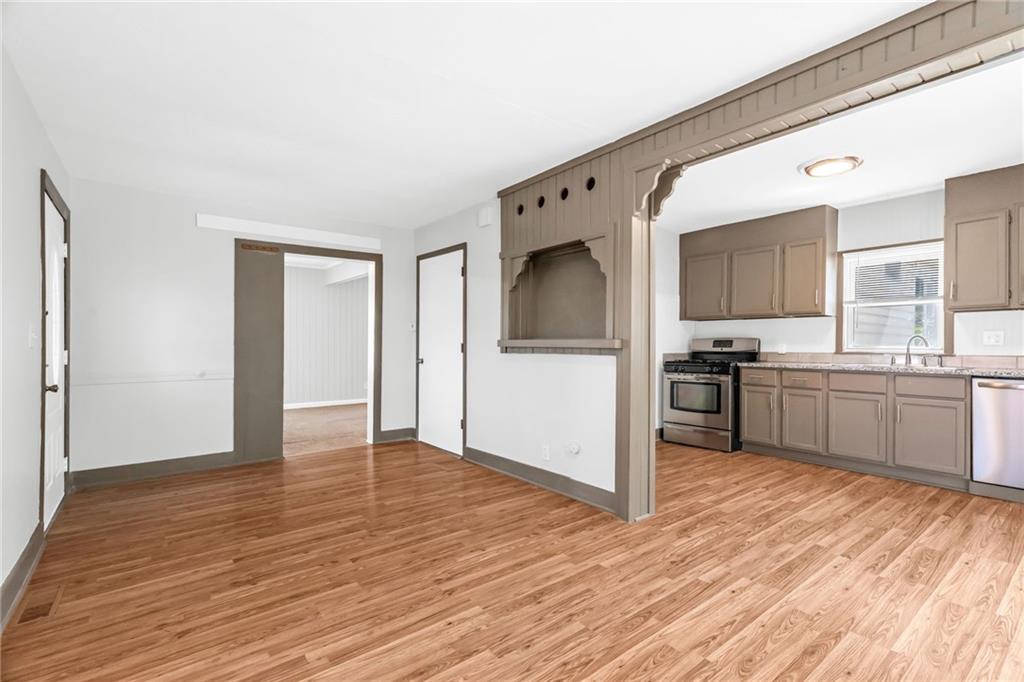 8205 Rose St, Pleasant Valley, MO 64068