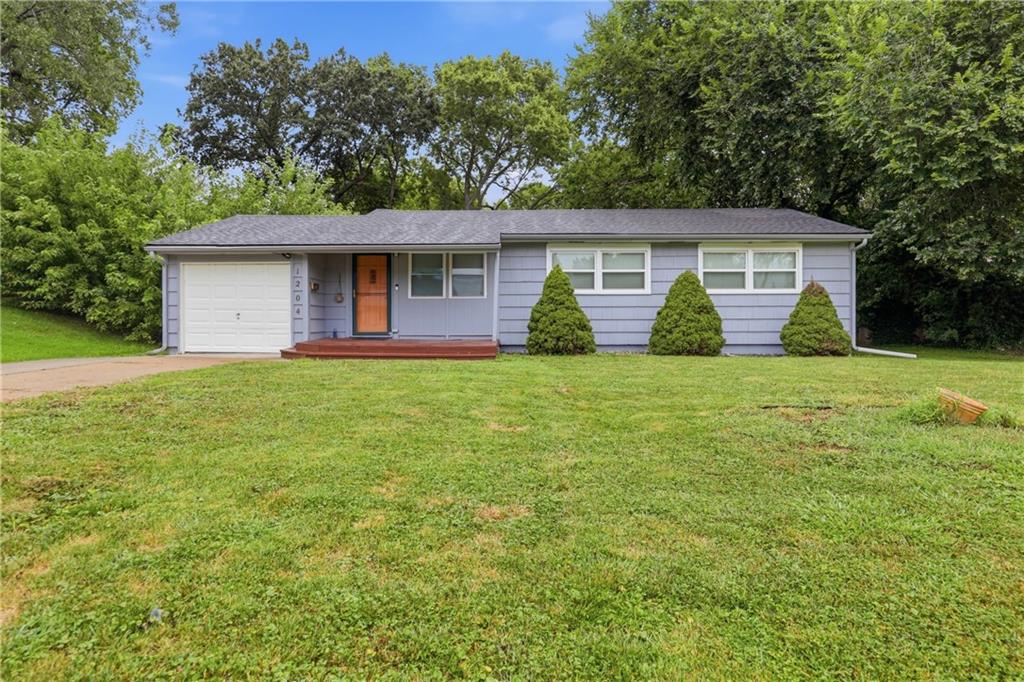 1204 NE 62nd St, Gladstone, MO 64118