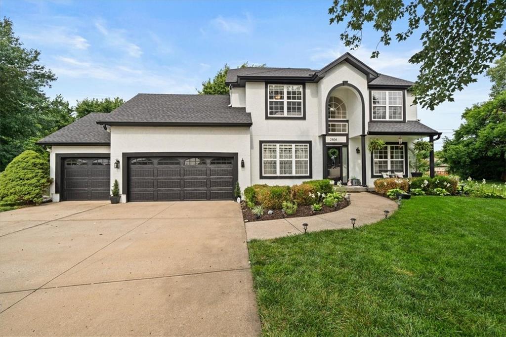 2804 SE Bingham Pl, Lee's Summit, MO 64063