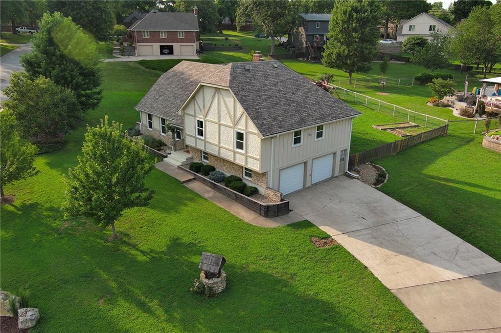 1100 SW 44th St, Blue Springs, MO 64015