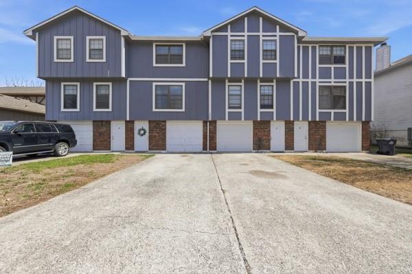 2000 SW 9th St, Blue Springs, MO 64015