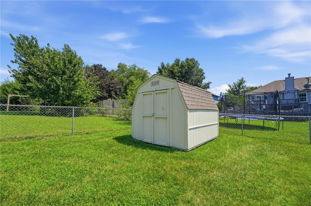 505 Blue Grass Dr, Raymore, MO 64083