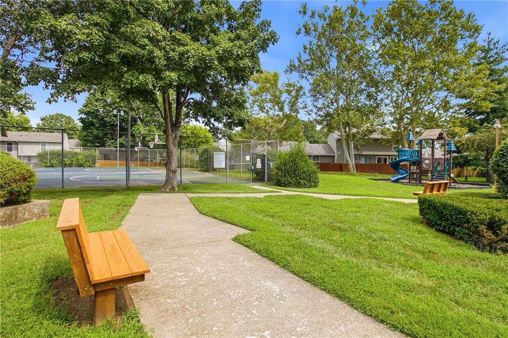 12735 W 109th St, Overland Park, KS 66210