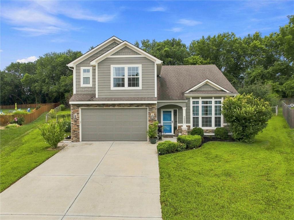 16805 Juniper Dr, Basehor, KS 66007